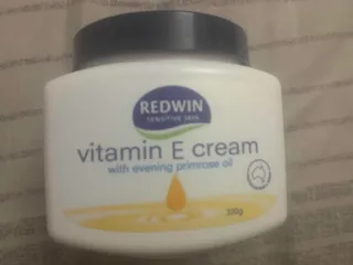 Ảnh đánh giá Kem Dưỡng Da Nhập Khẩu Úc Redwin 300g - Dầu Dưỡng Thể Có Vitamin E Giúp Da Mềm Mại, Bảo Vệ Da Khỏi Tác Động Môi Trường