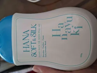 Ảnh đánh giá Dung dịch vệ sinh phụ nữ Hana Soft Silk 150g màu xanh - Giúp se khít, cấp ẩm và làm sáng da vùng kín an toàn, tự nhiên từ Nhật Bản