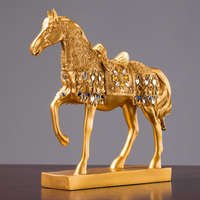 Tượng ngựa vàng phong thủy, tài lộc trang trí nhà cửa