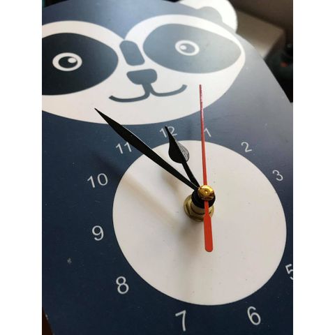 Đồng hồ treo tường Gấu Mèo Racoon dễ thương - Trang trí phòng cho bé, màu sắc tươi sáng, thiết kế độc đáo, quà tặng lý tưởng cho trẻ em