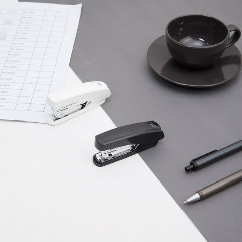 Dập ghim Deli E0238 10 trang chắc chắn, bền đẹp cho văn phòng - Tiện lợi, dễ sử dụng, lý tưởng đóng tài liệu học tập và công việc