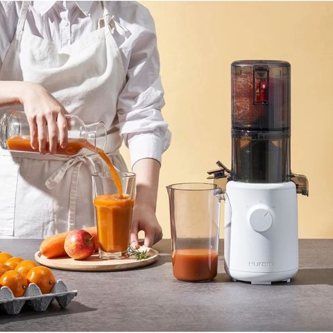 Máy ép chậm Hurom H310 Retro 100W - Cảm biến tự ngắt, thiết kế mini, dễ dàng sử dụng, giữ trọn chất dinh dưỡng nước ép organic.