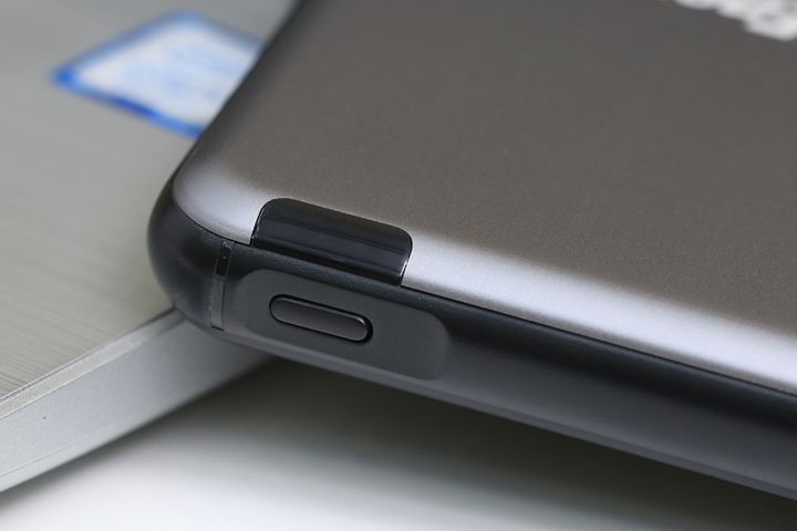 Pin sạc dự phòng Energizer UE10046 10.000 mAh Polymer - 2 cổng USB, thiết kế gọn nhẹ, sạc nhanh cho điện thoại và thiết bị di động