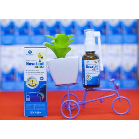 Xịt Keo Ong Nova Lanil Junior 30ml - Giúp Làm Dịu Họng, Sạch Khoang Miệng Cho Trẻ 6 Tháng Tuổi Trở Lên, Dễ Dùng, Thiên Nhiên