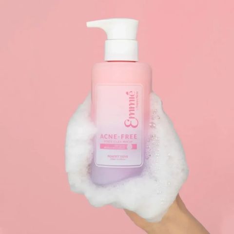 Sữa Tắm Đất Sét Emmié by Happy Skin - Giảm Mụn, 12% Kaolin, Hương Peachy Love hoặc Wild Iris, 250ml