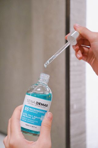 Serum Sena Demar B5 Microneedle Ampoule - Siêu phẩm phục hồi và tái tạo da 100ml từ Hàn Quốc, cấp ẩm, cải thiện nếp nhăn, làm sáng da