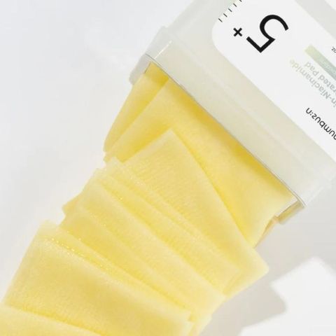 Nước Hoa Hồng Dạng Miếng Tẩy Da Chết Numbuzin No.5 - Pad Tẩy Tế Bào Chết Niacinamide Giúp Làm Sáng và Mịn Da, Hàn Quốc
