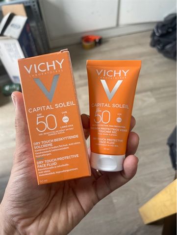 Kem Chống Nắng Vichy Capital Soleil Mattifying Face Fluid SPF 50 50ml - Bảo Vệ Da, Giảm Bóng Nhờn, Phù Hợp Cho Da Nhạy Cảm