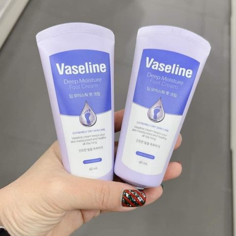 Kem giảm nứt gót chân Vaseline Deep Moisture Foot Cream Hàn Quốc 60ml