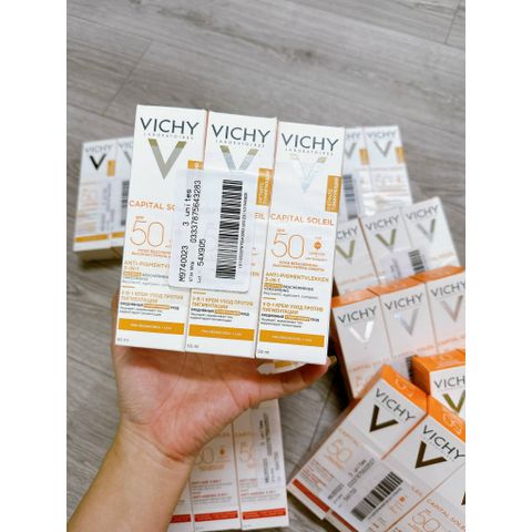 Kem Chống Nắng Vichy Capital Soleil Mattifying 3in1 SPF50+ 50ml cho Da Dầu Mụn - Chống Ô Nhiễm và Bụi Mịn Hằng Ngày
