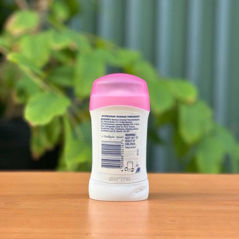 Lăn khử mùi Dove Go Fresh Hương Lựu 40g - Ngăn Mùi 48H, Giúp Da Mềm Mại và Thoáng Mát, Sản Phẩm Vệ Sinh Cá Nhân