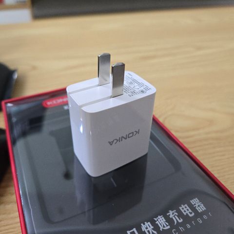 Củ Sạc Nhanh Konka 20W - 2 Cổng PD + QC3.0, Sạc Siêu Tốc An Toàn Cho iPhone, Samsung, iPad - Tặng Miếng Dán Cường Lực