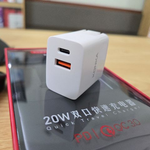 Củ Sạc Nhanh Konka 20W - 2 Cổng PD + QC3.0, Sạc Siêu Tốc An Toàn Cho iPhone, Samsung, iPad - Tặng Miếng Dán Cường Lực