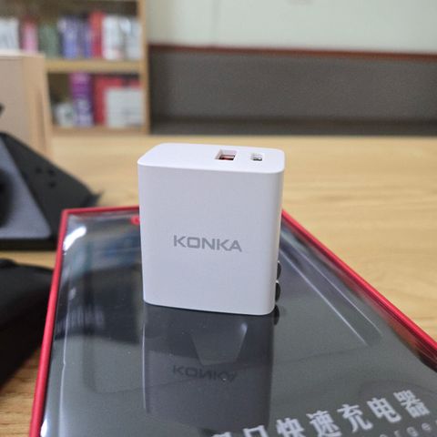 Củ Sạc Nhanh Konka 20W - 2 Cổng PD + QC3.0, Sạc Siêu Tốc An Toàn Cho iPhone, Samsung, iPad - Tặng Miếng Dán Cường Lực