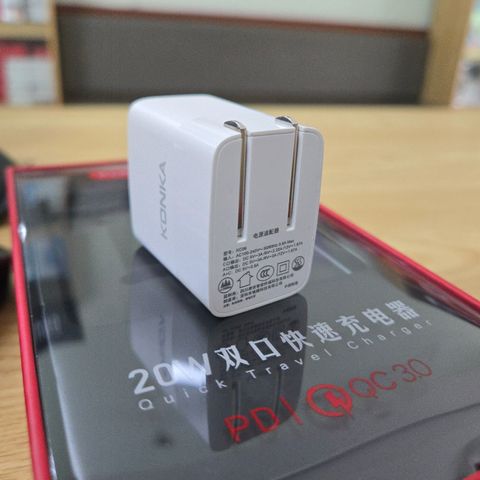 Củ Sạc Nhanh Konka 20W - 2 Cổng PD + QC3.0, Sạc Siêu Tốc An Toàn Cho iPhone, Samsung, iPad - Tặng Miếng Dán Cường Lực