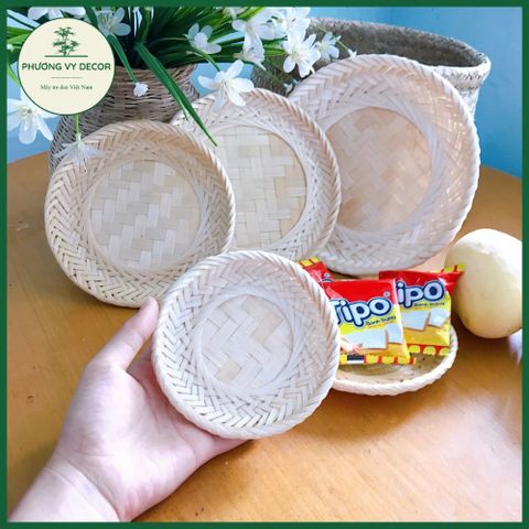 Khay tre hình tròn trang trí đựng bánh kẹo và đồ ăn - Phương Vy Decor, vật dụng đa năng cho bàn ăn và chụp ảnh thực phẩm đẹp mắt