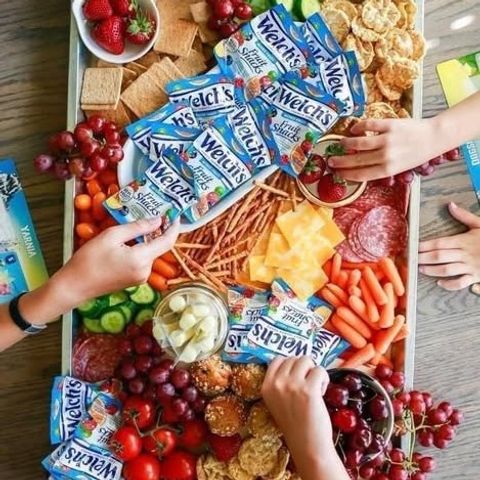 Hộp Kẹo Dẻo Trái Cây Welch's Fruit Snacks - Nguyên Liệu Tự Nhiên Giàu Vitamin, Vị Dâu, Cherry, Chanh, Thơm, Táo, Cam, Snack Lành Mạnh 90 Gói