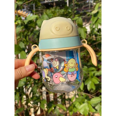 Bình Tập Uống Hình Heo Dễ Thương 250ml - Bình Nước Chống Sặc An Toàn Cho Bé, Kèm Dây Đeo Tiện Lợi, Chất Liệu Nhựa PP Chịu Nhiệt