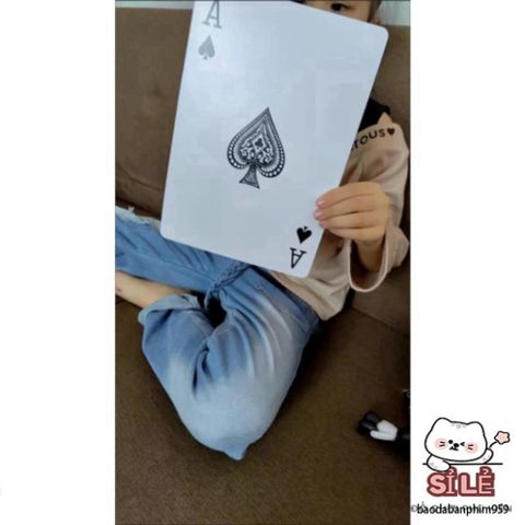 Bộ Bài Tây Poker Khổng Lồ A4 - Chất Liệu Bìa Cứng Sang Trọng, Trải Nghiệm Chơi Bài Thú Vị Cho Trẻ Em và Người Lớn