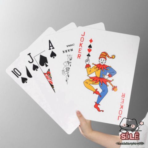 Bộ Bài Tây Poker Khổng Lồ A4 - Chất Liệu Bìa Cứng Sang Trọng, Trải Nghiệm Chơi Bài Thú Vị Cho Trẻ Em và Người Lớn