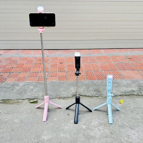 Gậy Chụp Hình Selfie Tripod R1 - Gậy Bluetooth Với Thiết Kế 3 Chân, Độ Dài 70cm, Chụp Ảnh Đẹp Từ Mọi Góc Độ