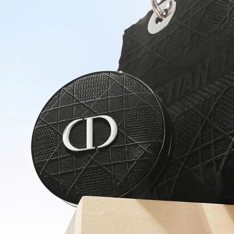 Vỏ Hộp Phấn Nước Dior Forever Cushion Case Compact Chính Hãng Màu Đen - Thiết Kế Sang Trọng, Dễ Mang Theo, Phù Hợp Mọi Loại Da