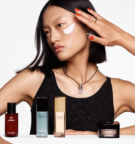 Sữa Dưỡng Thể CHANEL Le Blanc Essence Lotion Healthy Light Creator - Dưỡng Ẩm Trắng Da, Làm Sáng Mịn Da Chuyên Sâu Hàng Chính Hãng