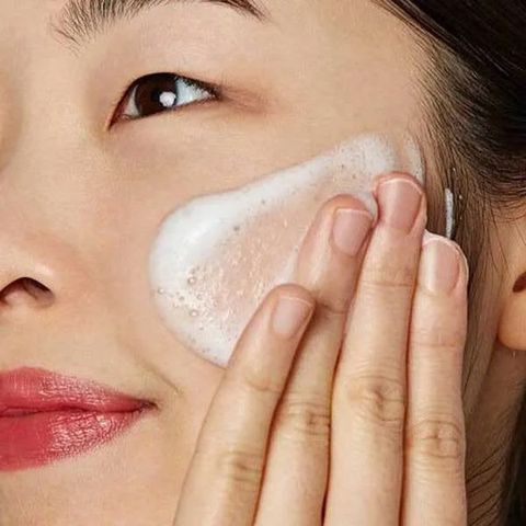Sữa Rửa Mặt Hoa Cúc Kiehl's 230ml - Làm Sạch Sâu, Dịu Nhẹ Cho Da Nhạy Cảm - Sản Phẩm Chính Hãng Từ Thiên Nhiên