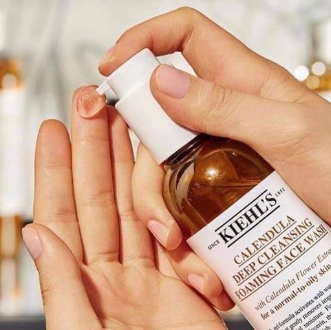 Sữa Rửa Mặt Hoa Cúc Kiehl's 230ml - Làm Sạch Sâu, Dịu Nhẹ Cho Da Nhạy Cảm, Chứa Chiết Xuất Tự Nhiên Chính Hãng