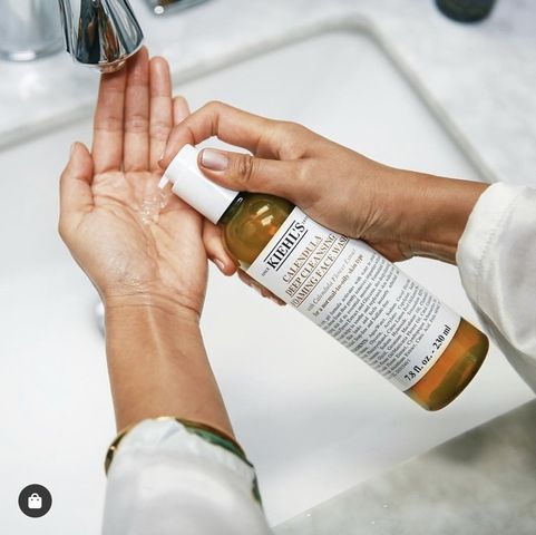 Sữa Rửa Mặt Hoa Cúc Kiehl's 230ml - Làm Sạch Sâu, Dịu Nhẹ Cho Da Nhạy Cảm, Chứa Chiết Xuất Tự Nhiên Chính Hãng