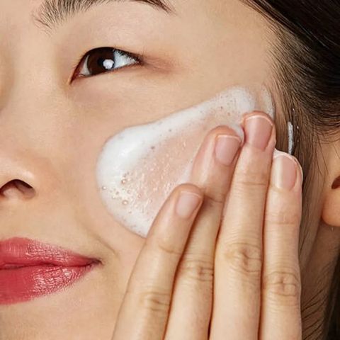 Sữa Rửa Mặt Hoa Cúc Kiehl's Calendula 230ml - Làm Sạch Sâu Mặt, Dưỡng Ẩm Cho Da Nhạy Cảm, Chính Hãng Cao Cấp