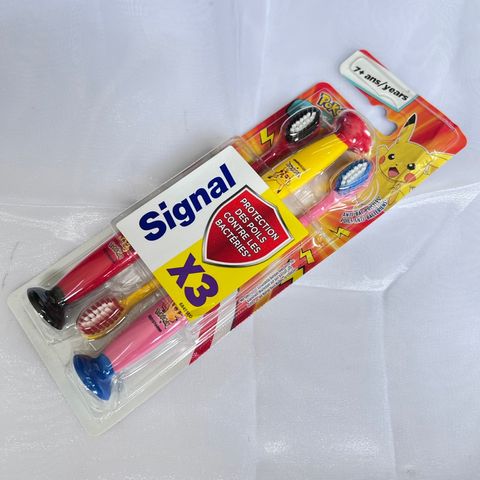 Set 3 Bàn Chải Đánh Răng Cho Bé Signal - Nhỏ Gọn, Lông Mềm, Thiết Kế Thân Thiện Với Trẻ Em, Giữ Vệ Sinh Gọn Gàng