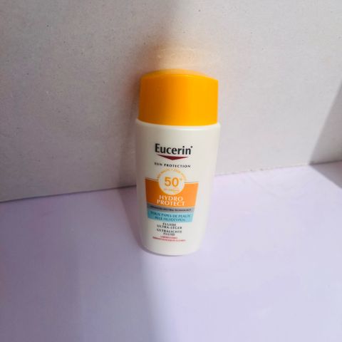 Kem Chống Nắng Eucerin Hydro Protect SPF50+ Ultra-Light 50ML - Không Nhờn Rít, Bảo Vệ Da Cho Mọi Loại Da, Cho Da Nhạy Cảm