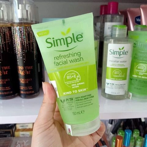 Sữa Rửa Mặt Simple Refreshing Facial Wash 150ml - Gel Rửa Mặt Dịu Nhẹ, Không Hương Liệu, Dành Cho Da Nhạy Cảm, Cung Cấp Độ Ẩm