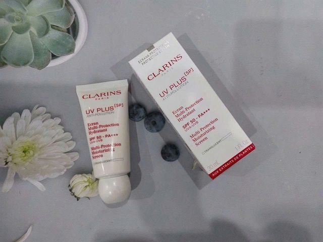 Kem chống nắng Clarins UV Plus Translucent SPF50 30ml - Bảo vệ da toàn diện, dưỡng ẩm chống nắng hiệu quả cho mọi loại da