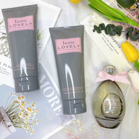 Set nước hoa Born Lovely gồm Nước hoa 100ml, Body lotion 200ml, Sữa tắm 200ml. 629390