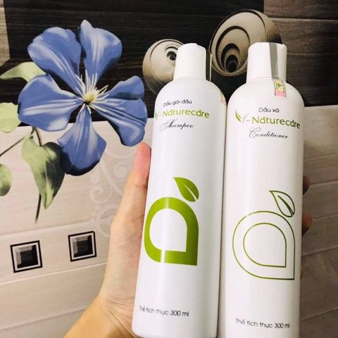 [Chính hãng] Dầu gội đầu V - Naturecare 330ml - Bảo vệ và giúp tóc óng ả, mượt mà