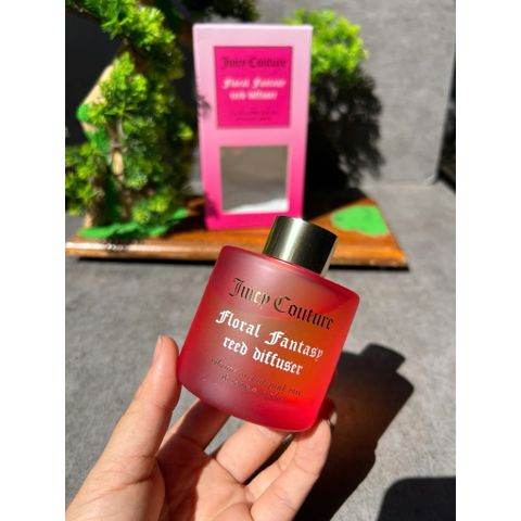 Bộ khuếch tán tinh dầu Juicy Couture Floral Fantasy Reed Diffuser.