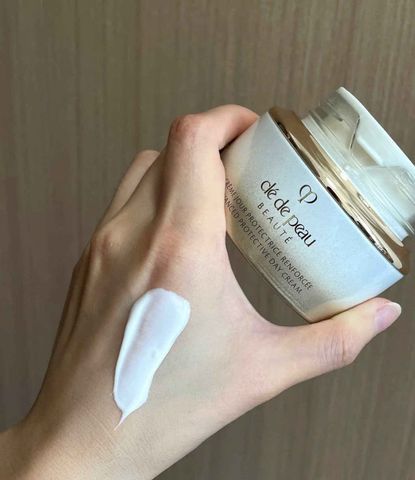 (50g) Kem Dưỡng Da Dùng Ban Ngày Clé De Peau Beaute Protective Fortifying Cream Chính Hãng