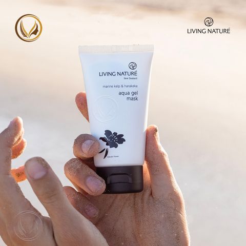 Mặt nạ gel cấp ẩm sâu, phục hồi da và làm da căng mọng Living Nature Aqua Gel Mask 75ml