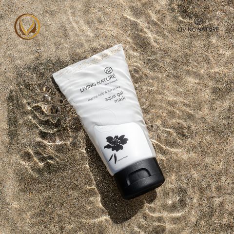 Mặt nạ gel cấp ẩm sâu, phục hồi da và làm da căng mọng Living Nature Aqua Gel Mask 75ml