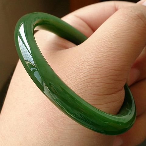 Vòng tay đá xanh bản đũa