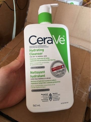 Sữa rửa mặt CeraVe Hydrating 562ml da khô dịu nhẹ