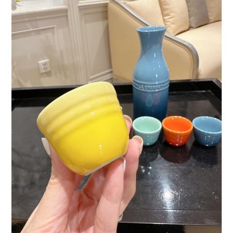 Sét bình kèm cốc uống Sake, rượu mạnh Le Creuset