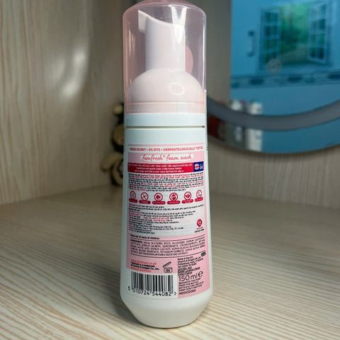 [Nhập khẩu chính ngạch] Femfresh Foam Wash With Shea Butter & Oat Milk Extracts - Bọt vệ sinh phụ nữ (150 ml)