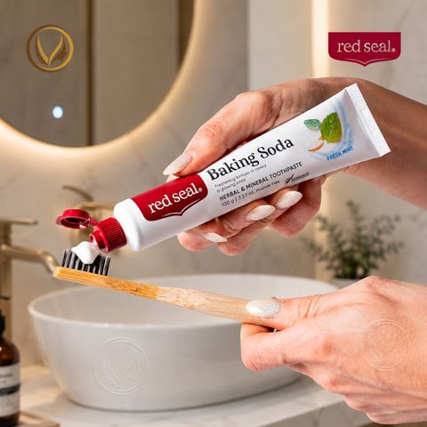 Kem đánh răng baking soda và bạc hà tươi mát Red Seal Baking Soda Toothpaste Fresh Mint 100g