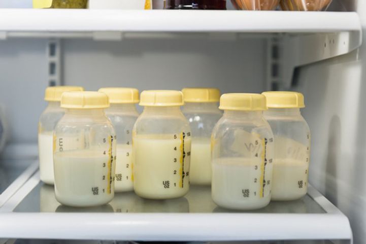 [MẸO NHỎ] Cách bảo quản sữa mẹ trong tủ lạnh đúng chuẩn nhất 