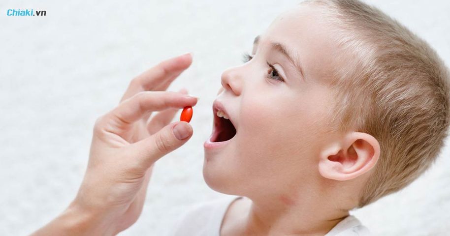 14 Cách cho trẻ uống thuốc khi trẻ không chịu hợp tác cực dễ