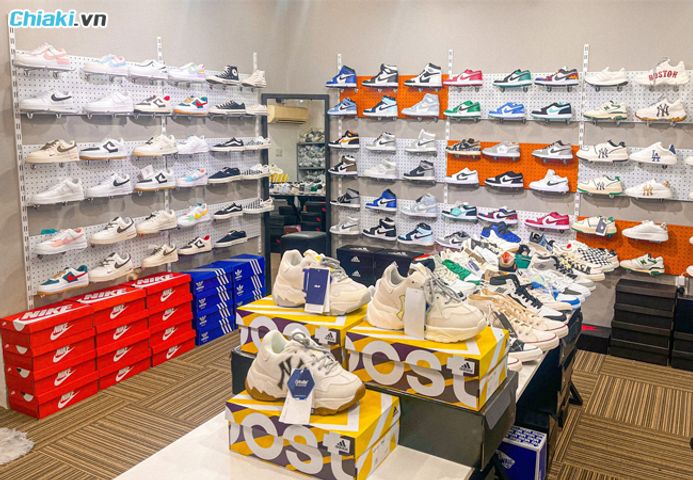 Giày Sneaker