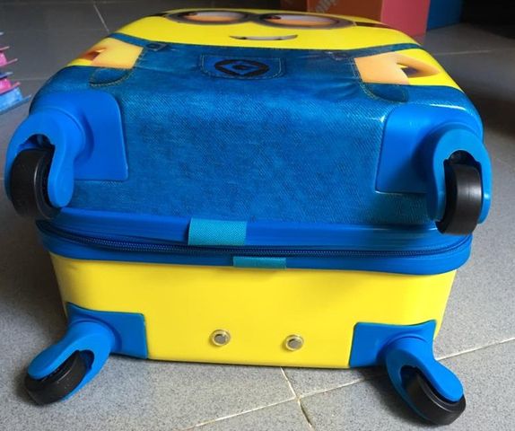 Vali Kéo Minion Ngộ Nghĩnh Hình Chữ Nhật Cho Bé - Thiết Kế Tiện Dụng, Không Gian Rộng Rãi, Quà Tặng Tuyệt Vời Cho Trẻ Em